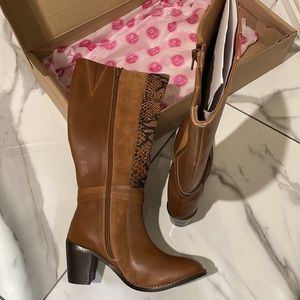 New never been worn Lady’s Leather & Snake Skin Boots sizes 71/2 M